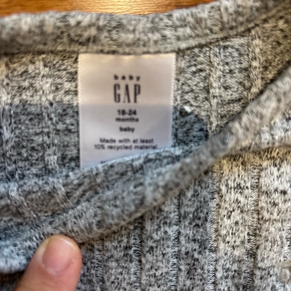 GAP Gray Ribbed Knit Baby Set - Picture 2 of 2